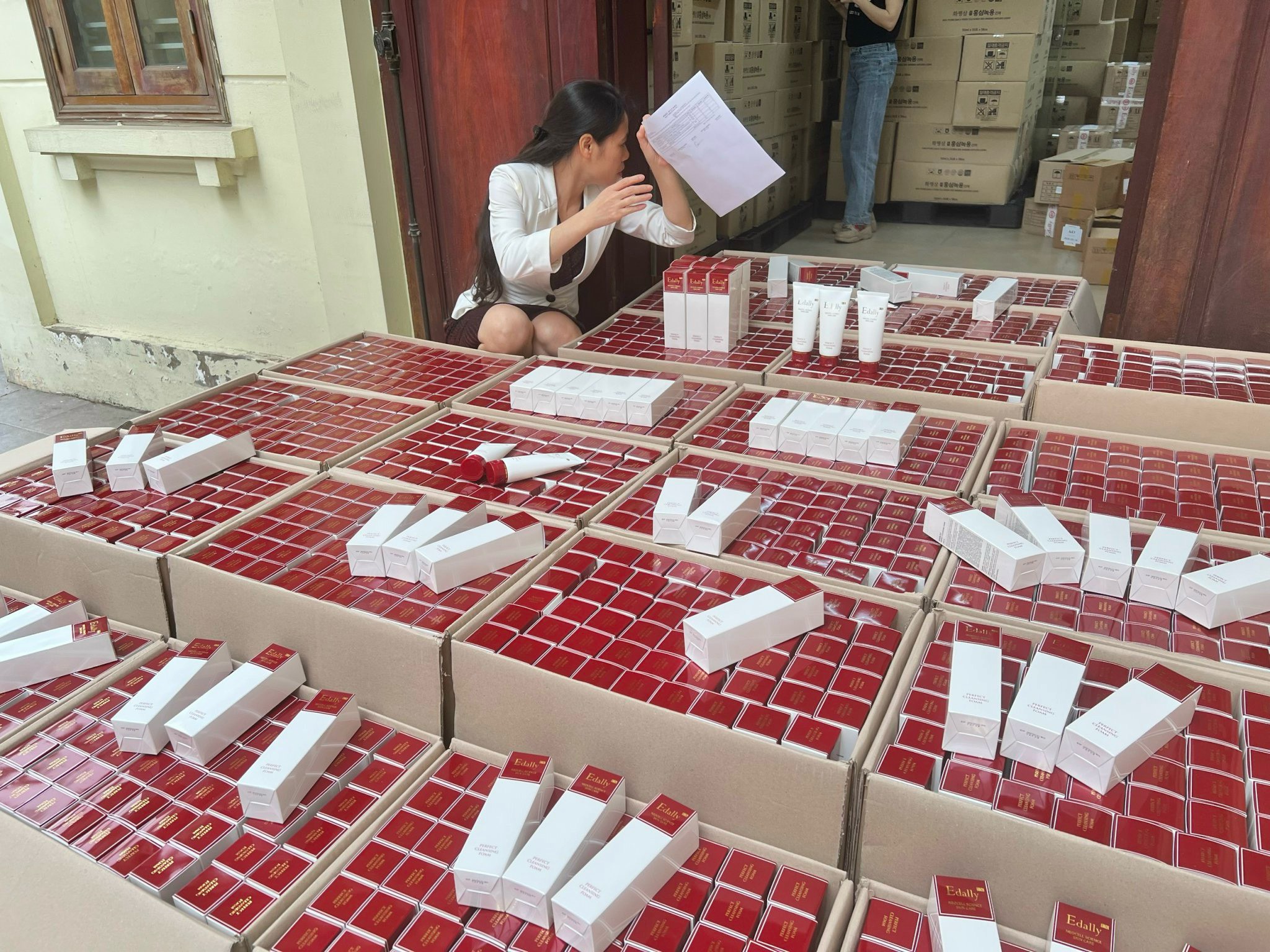 LUẬT HẤP DẪN – MUỐN BÁN ĐƯỢC NHIỀU TIỀN THÌ PHẢI CÓ NHỀU HÀNG