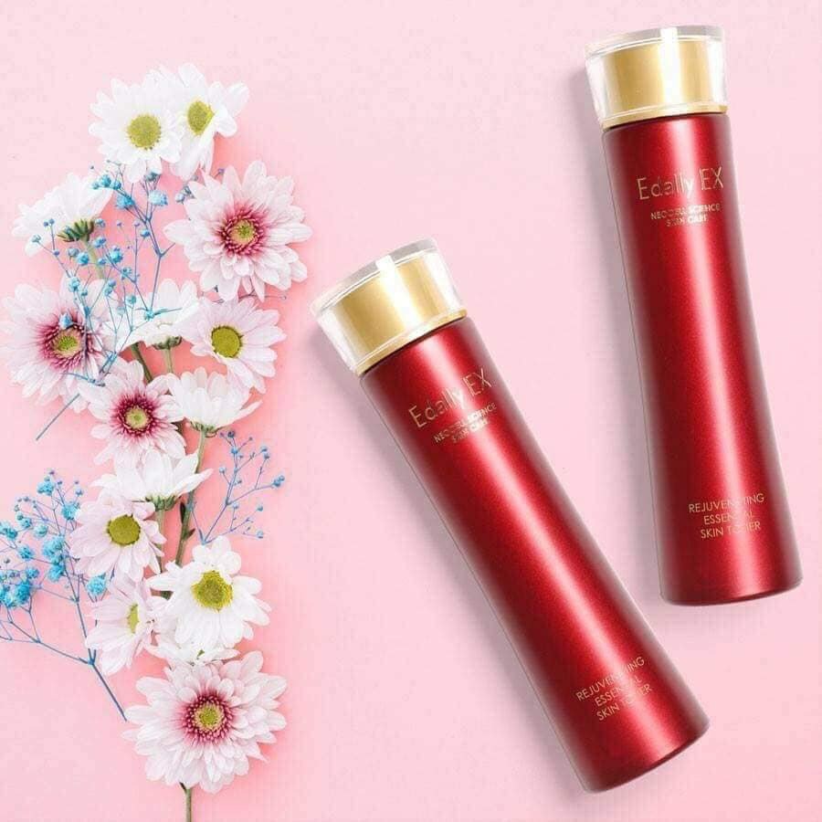 Sử dụng nước hoa hồng tái sinh phục hồi Edally Ex là 1 bước không thể thiếu trong quy trình chăm sóc da hàng ngày của chị em. 